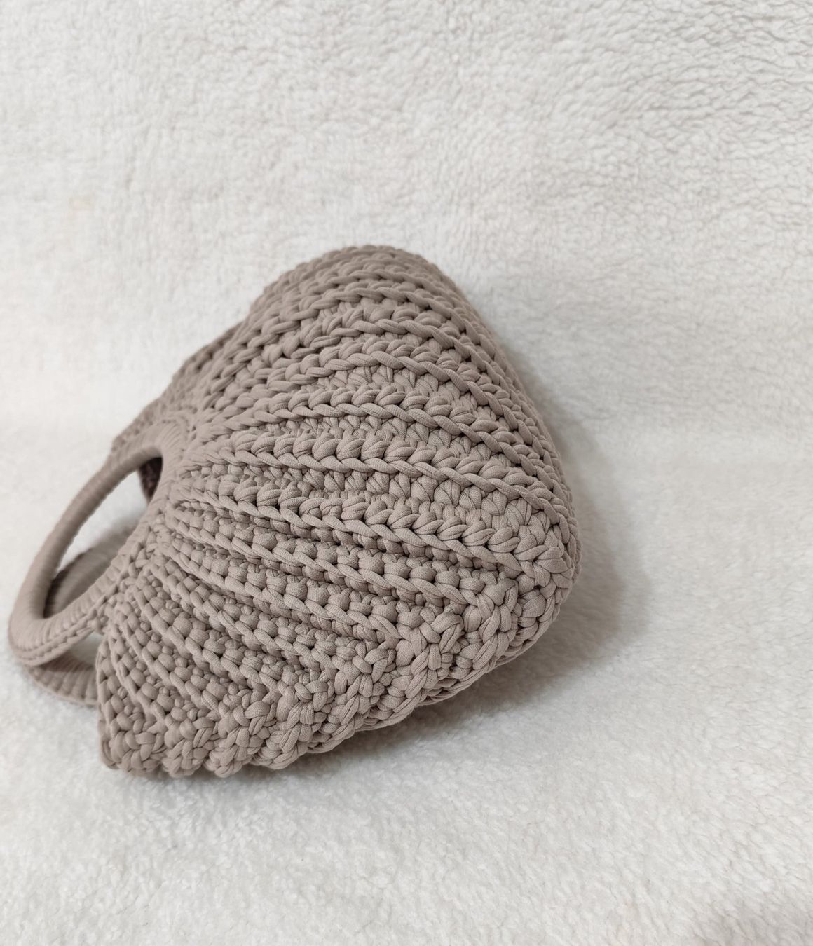 Borse da donna: Handgefertigte Häkeltasche in Beige – Nuovo (secondo la descrizione) da Kaltbrunn venduto da gurlukhandmade 4