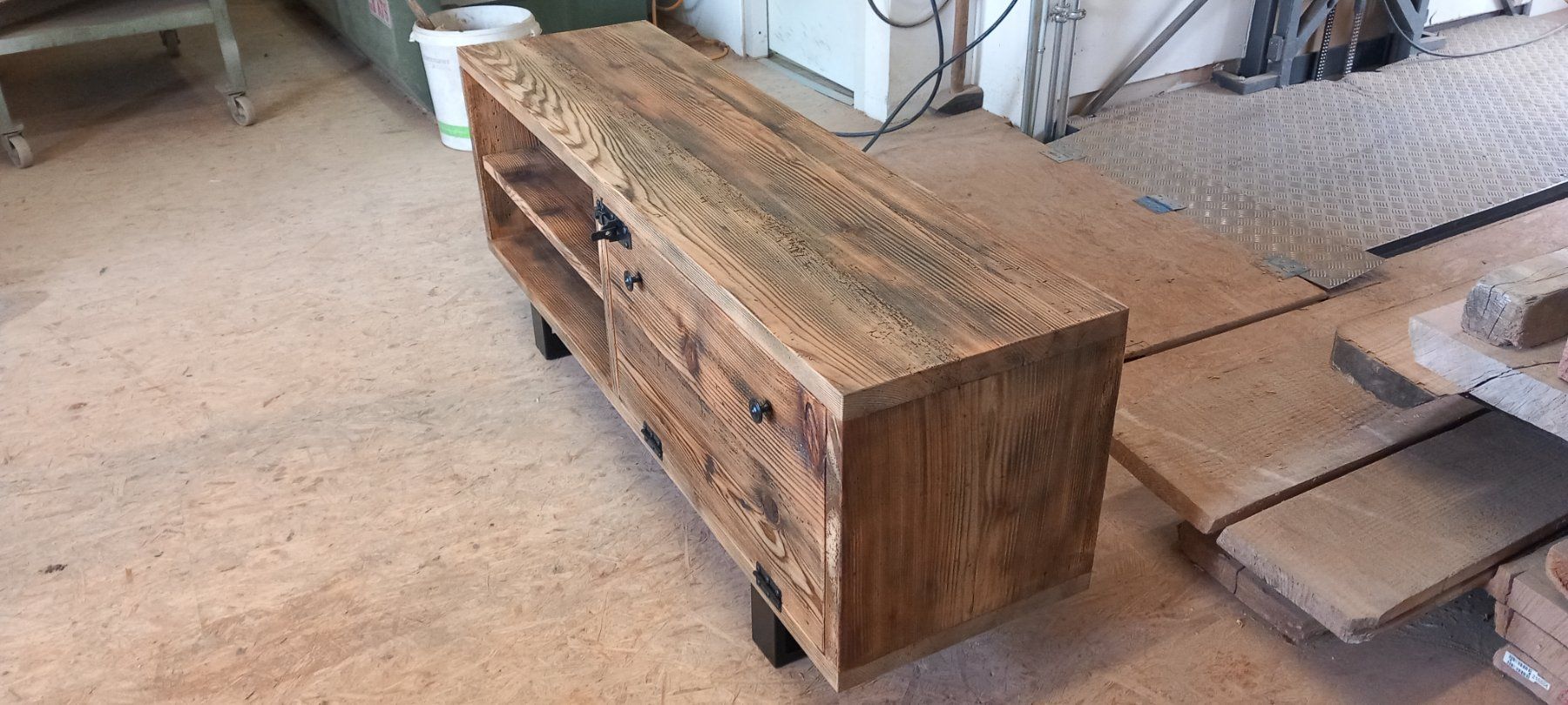 TV Möbel: Sideboard aus  Schweizer Altholz Fichte 160cm – Neu (gemäss Beschreibung) aus Altishofen von Rossi464 6