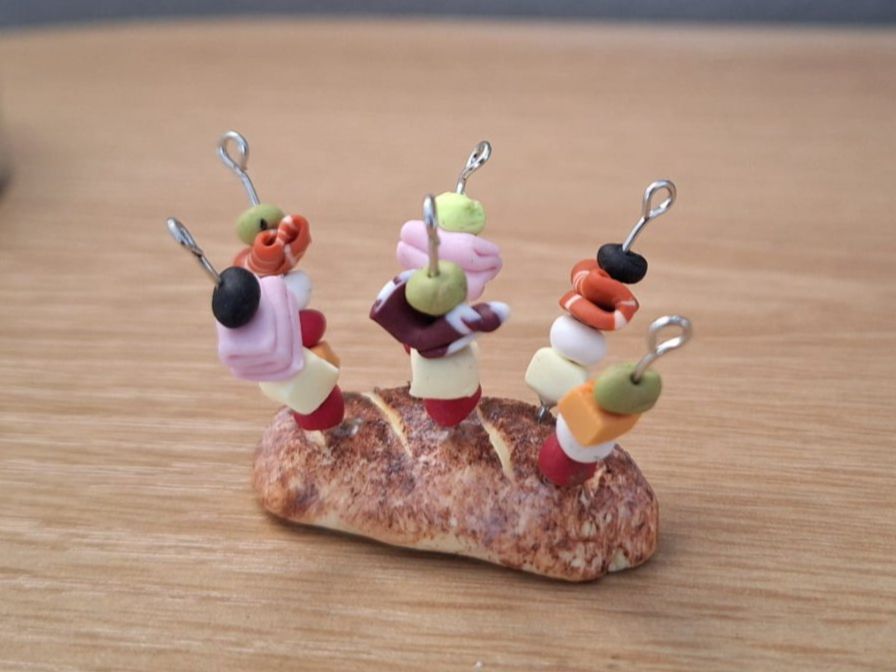 Maisons & Meubles de poupées: Retro Partyspiesschen Brot Handgemacht – Neuf (Voir description) à Zürich par HandmadeTinyFood