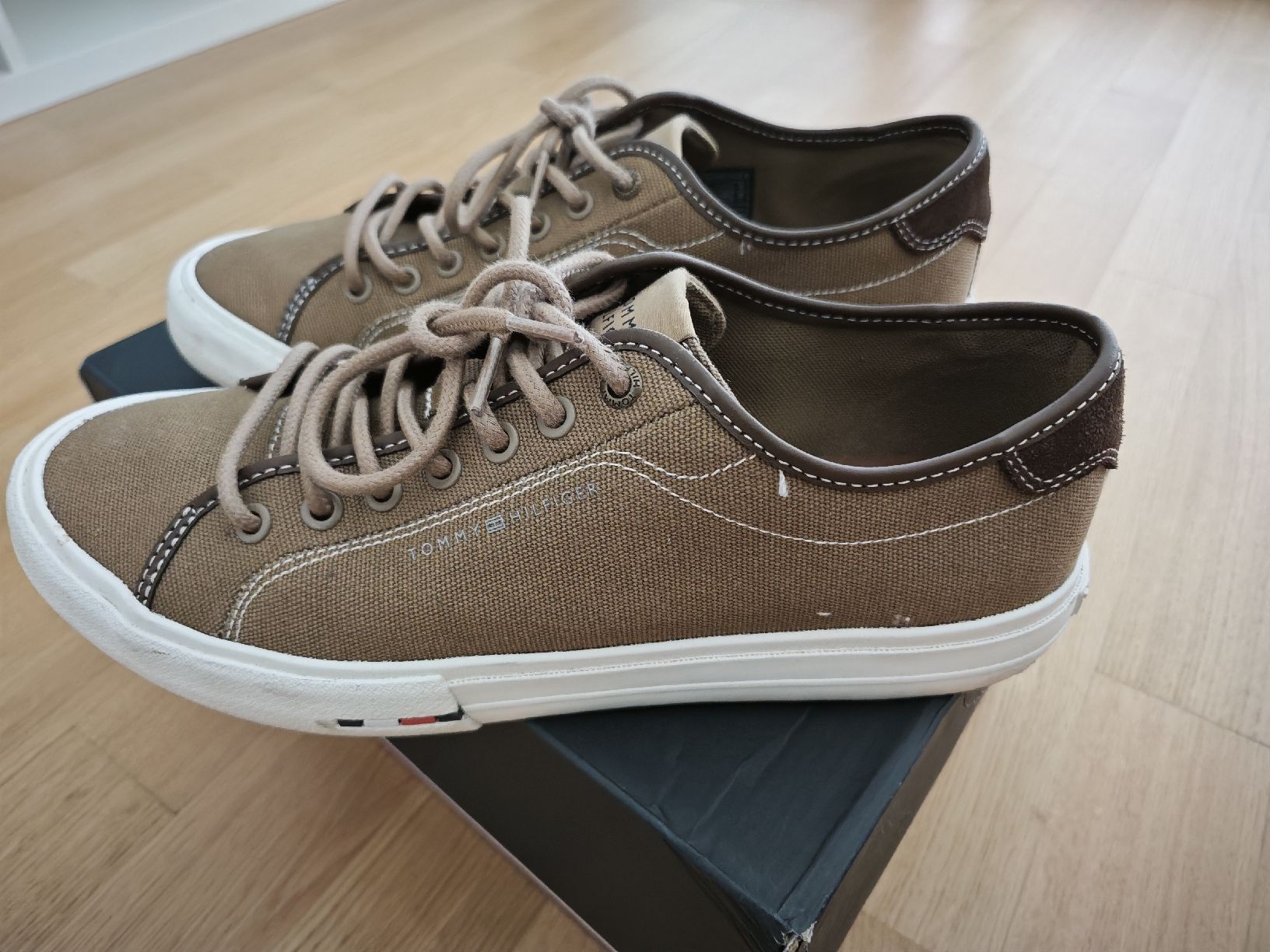 Tommy Hilfiger Herrenschuhe: Tommy Hilfiger Sneaker 43 – Gebraucht aus Horw von Cs2006 2
