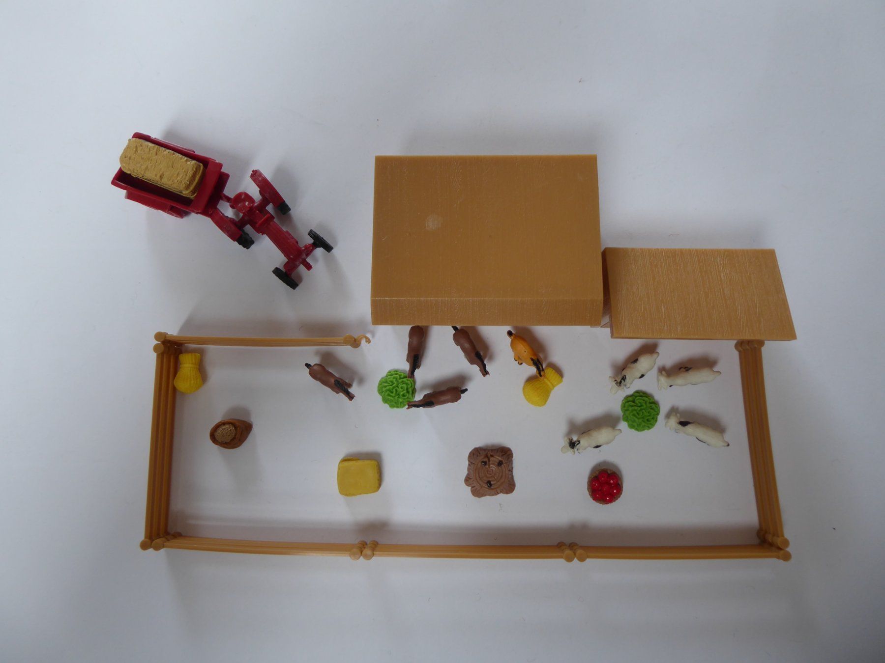 Giocattoli: Kleine Bauernhof Szene mit Traktor, neu – Nuovo e nell'imballaggio originale da Turbenthal venduto da TopToys 1