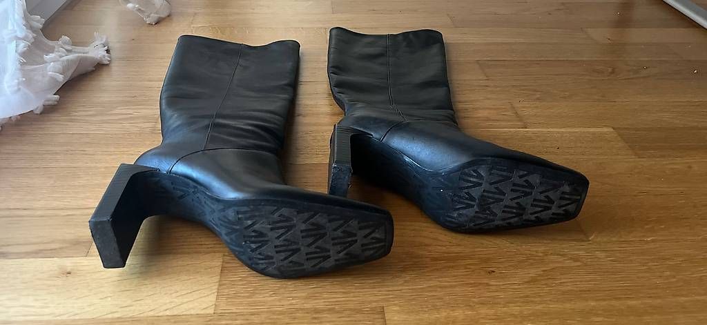 Mango Damenschuhe: Schwarze Stiefel 39 – Gebraucht aus Winterthur von smtpc 2