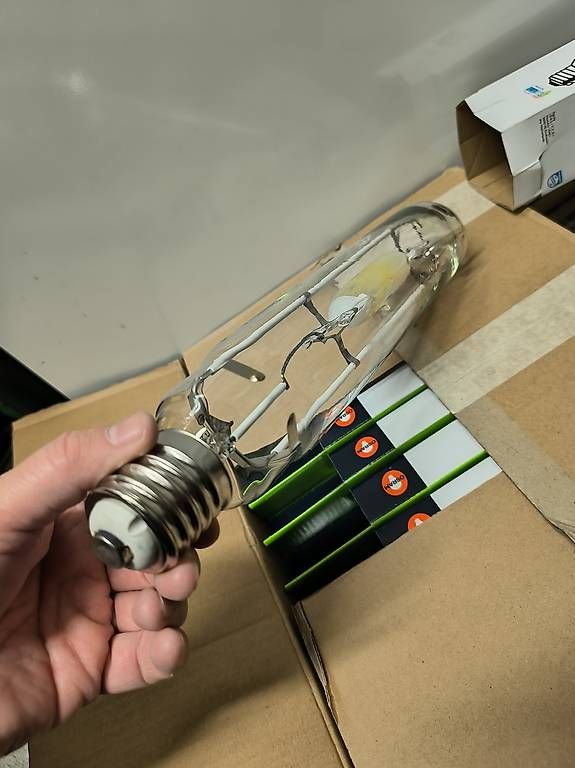 Philips Lampade: Glühbirne Philips HPI-T 1000W E40 – Usato da Kehrsatz venduto da Galopom 2