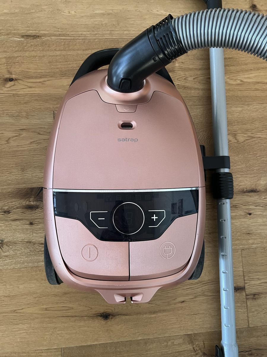 Aspirateurs & Accessoires: Staubsauger  – D'occasion à Grosswangen par Calmo09 1