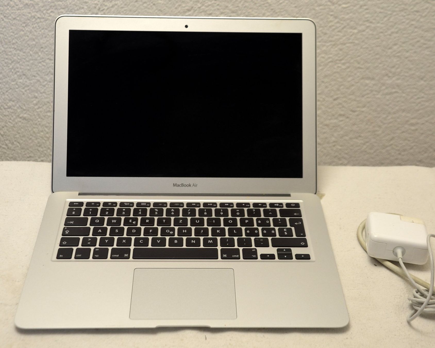 Apple Notebook: Apple Macbook Air A1466 i5  13" – Difettoso da Collonges venduto da arashee