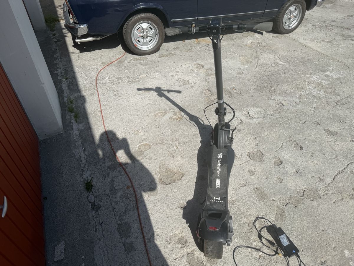 Kickboard: Mercane Wide Wheel Pro E-Scooter – Usato da Weesen venduto da AmdenLodgeOliEschler 6