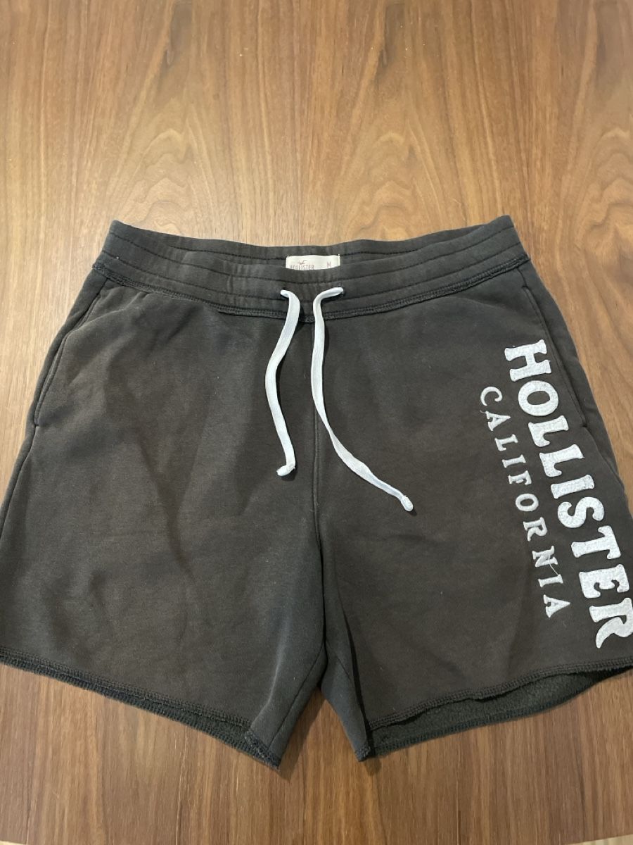 Lotti di vestiti: Kurze Markenhose – Usato da Aarau venduto da Noah148