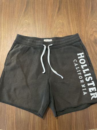 Kurze Markenhose