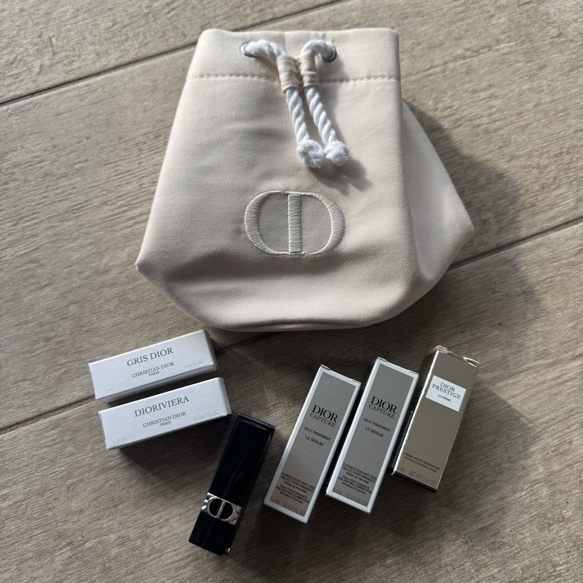 Dior Kosmetikkoffer: Neuwertiges Dior Säckli/Beutel mit Proben – Neu und originalverpackt aus Langnau i. E. von Witchblade 2