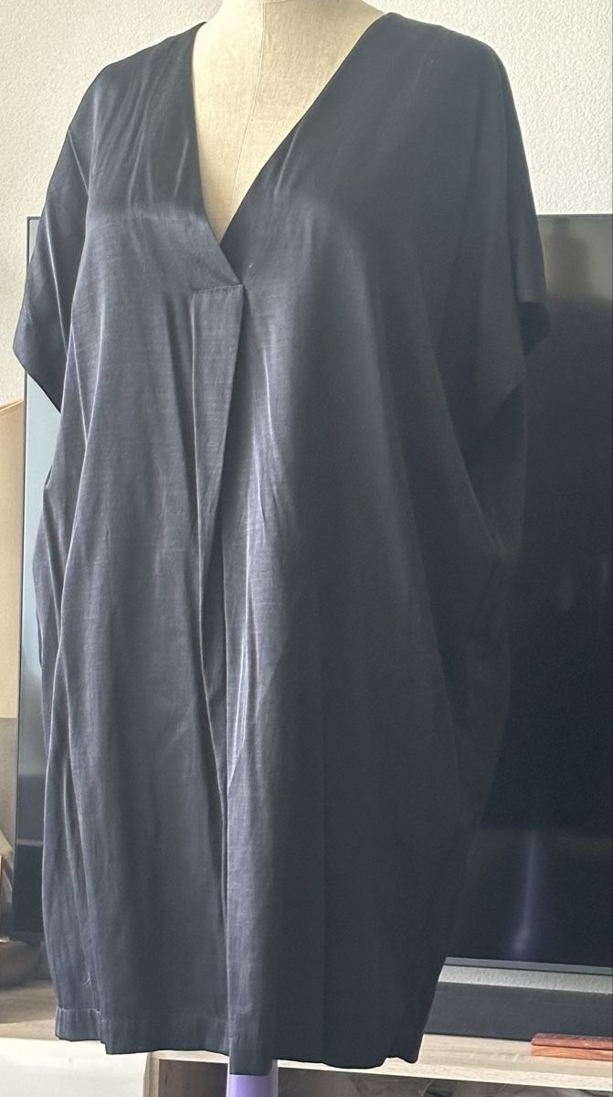 H&M Kleider: Black V-neck Tunic Dress Size M – Gebraucht aus Bouveret von dou_g8q7