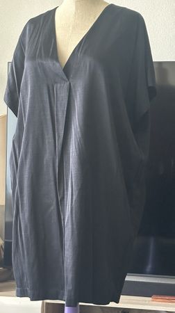 Black V-neck Tunic Dress Size M