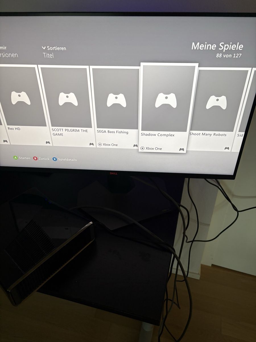 Microsoft Console: Xbox 360 Slim + 2 Controller + HDMI + viele Games – Usato da Aarau venduto da ruedinho 1