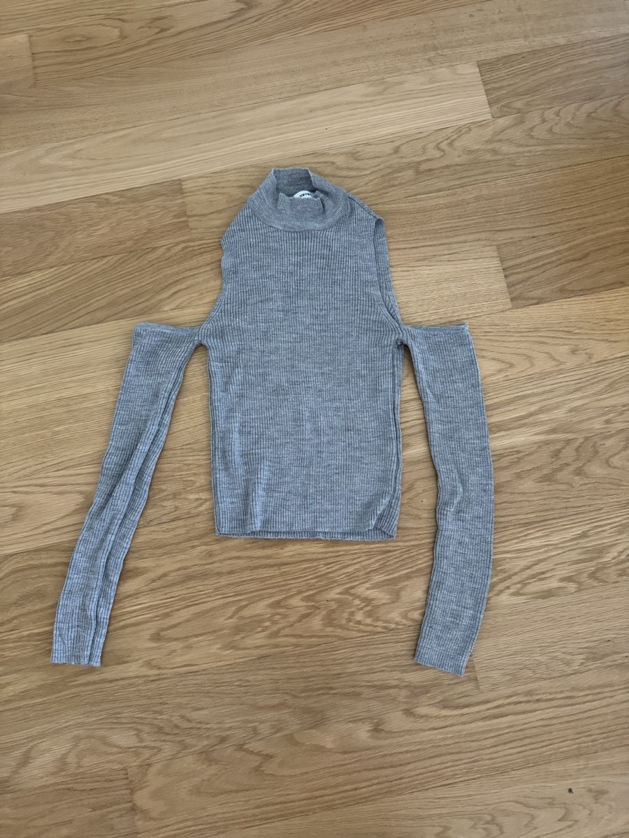 Pulls & Sweat-shirts: Pullover grau Grösse XS mit Cut-outs – D'occasion à Zürich par ErnstS_23