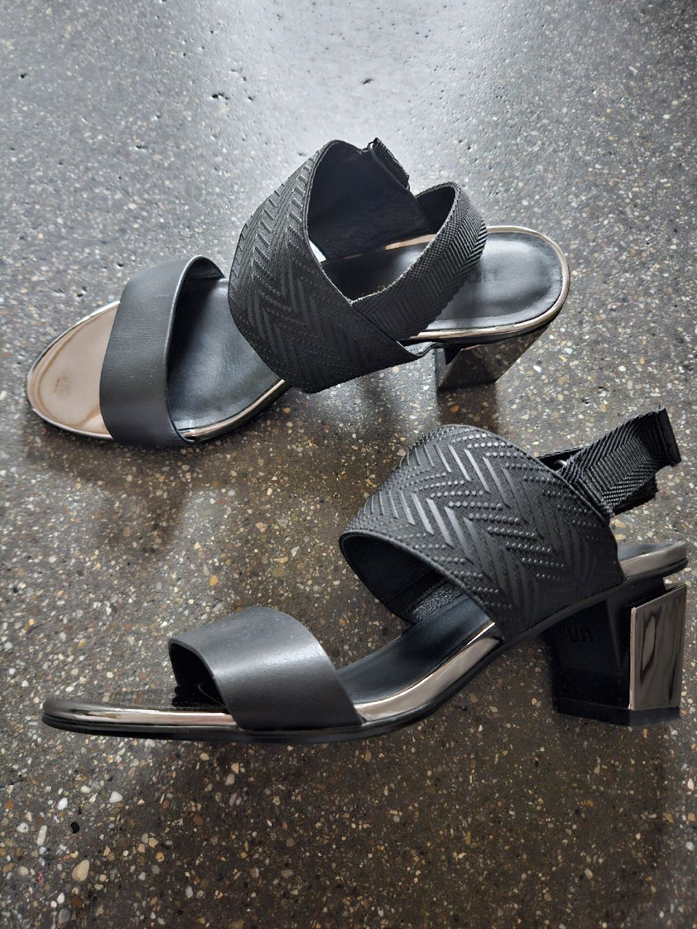 Scarpe da donna: Schwarze Sandalen mit Blockabsatz - Grösse 38 – Nuovo (secondo la descrizione) da Anwil venduto da tamoos