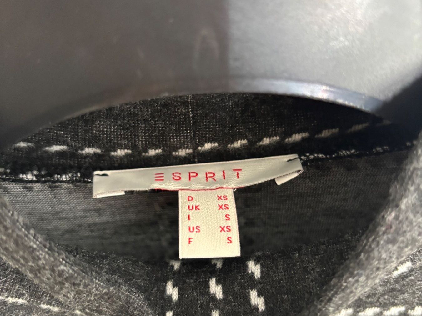 Esprit Vestiti: Esprit Strickkleid XS Grau/Weiss Kariert – Nuovo (secondo la descrizione) da Pfaffhausen venduto da frickda 2