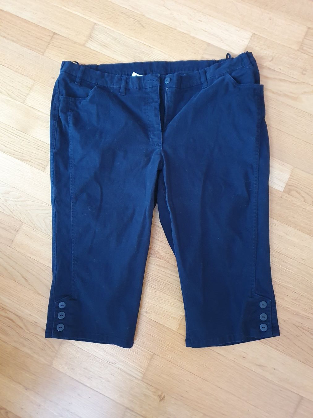 Pantaloni: Capri-Stoffhosen Schwarz Baumwolle Gr. 50 – Usato da Zweidlen venduto da Shubli