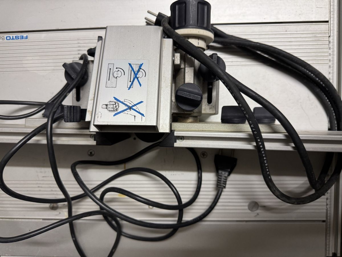 Festo Tutte le macchine: Fraiseuse Festo OF 900 E-Set CH – Usato da Brügg BE venduto da Goob 8