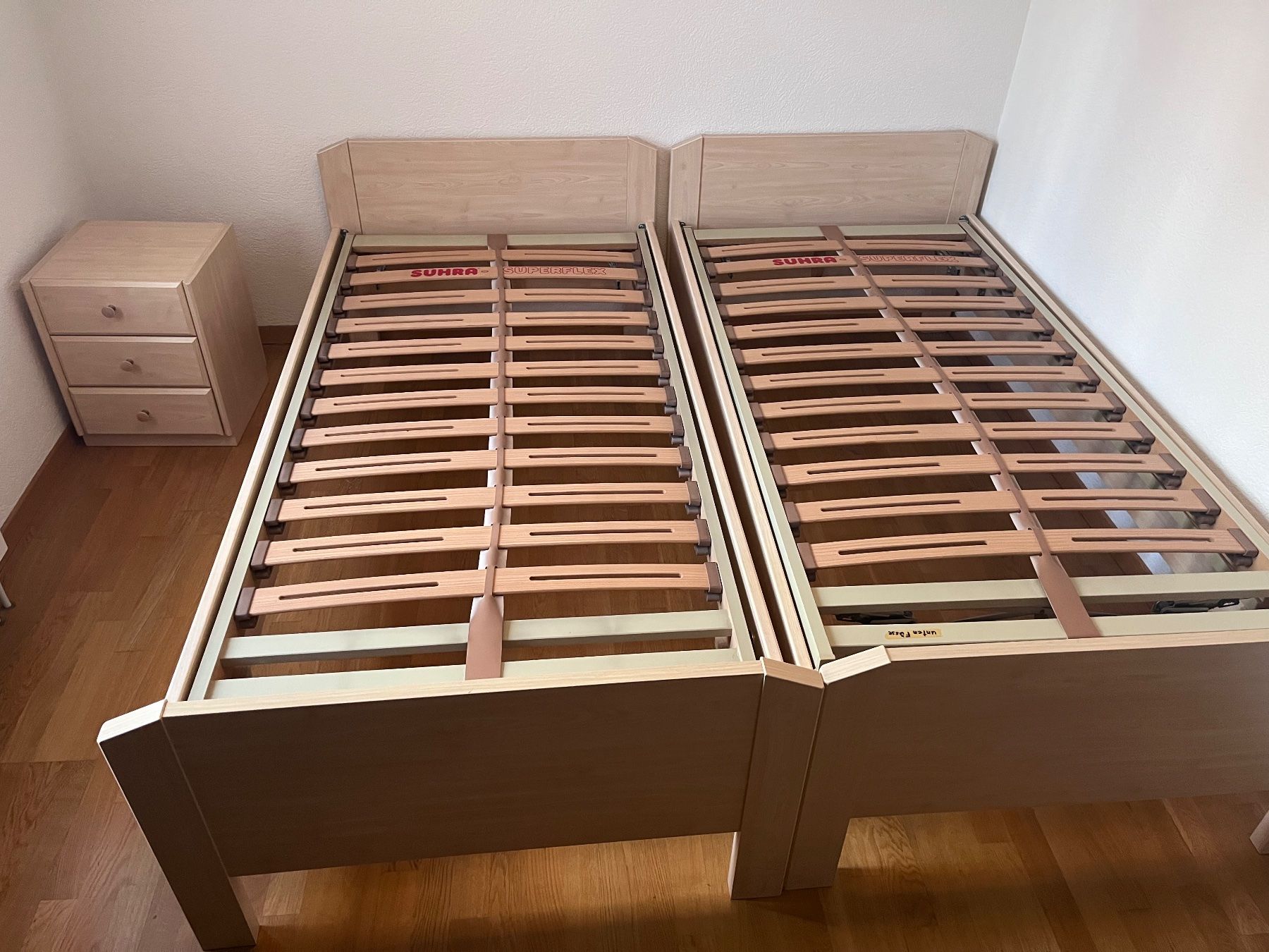 Letti: Bettgestell (Doppel- oder Einzelbett) aus Holz, Top Zustand – Usato da Schlieren venduto da ver_k2gs