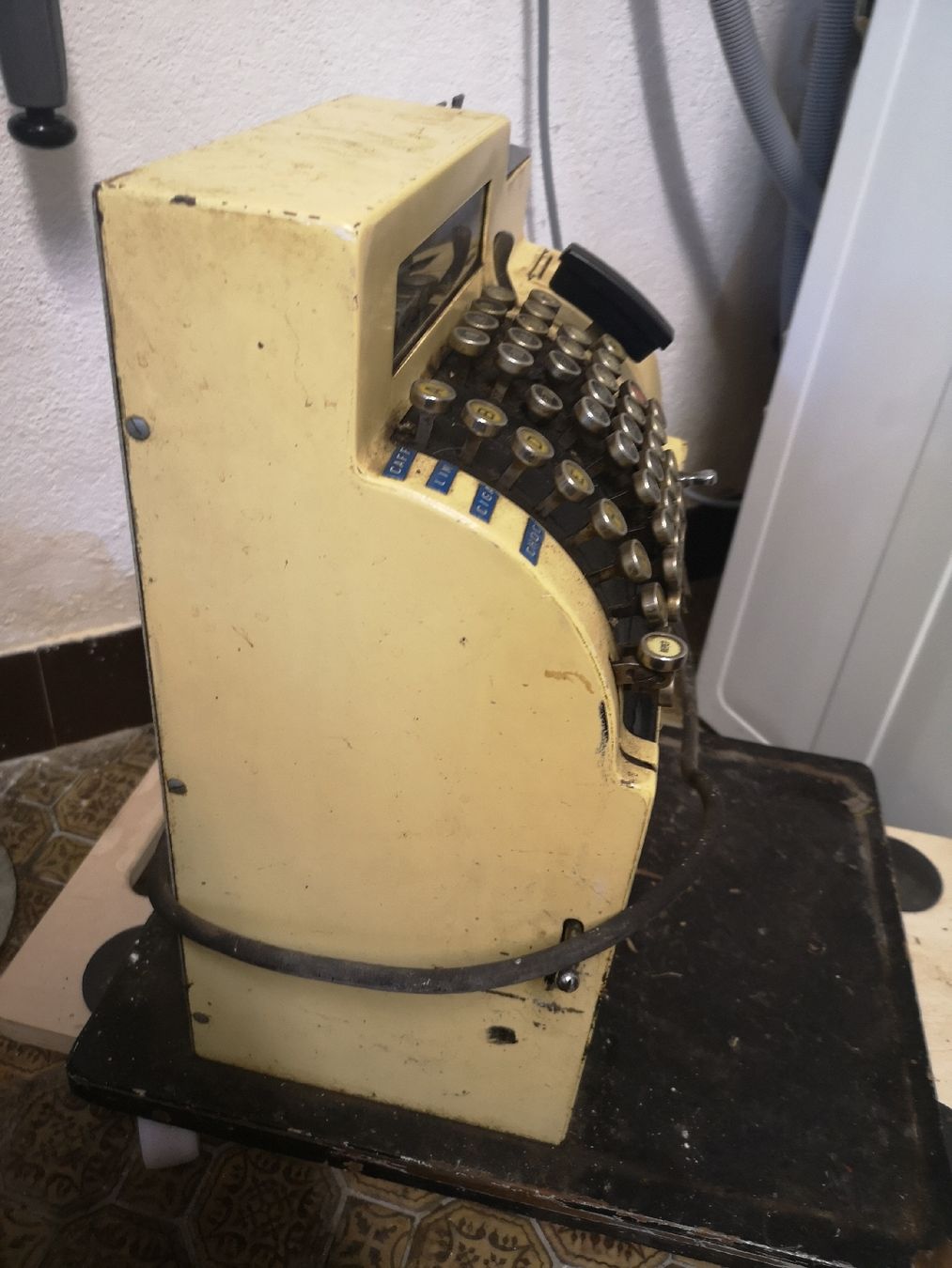 Registratore di cassa: Caisse enregistreuse ancienne – Usato da Conthey venduto da Cathlouz 4
