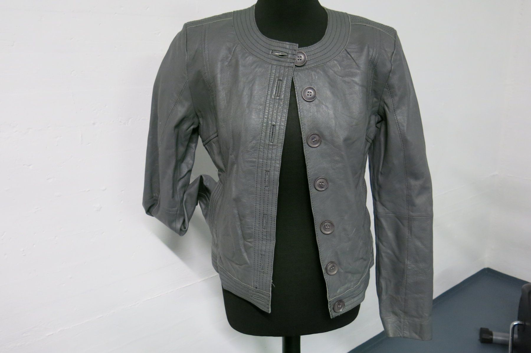 Giacche: NEUE ungetragene echt Lederjacke grau – Nuovo e nell'imballaggio originale da Buchs ZH venduto da Edelschmuck 1