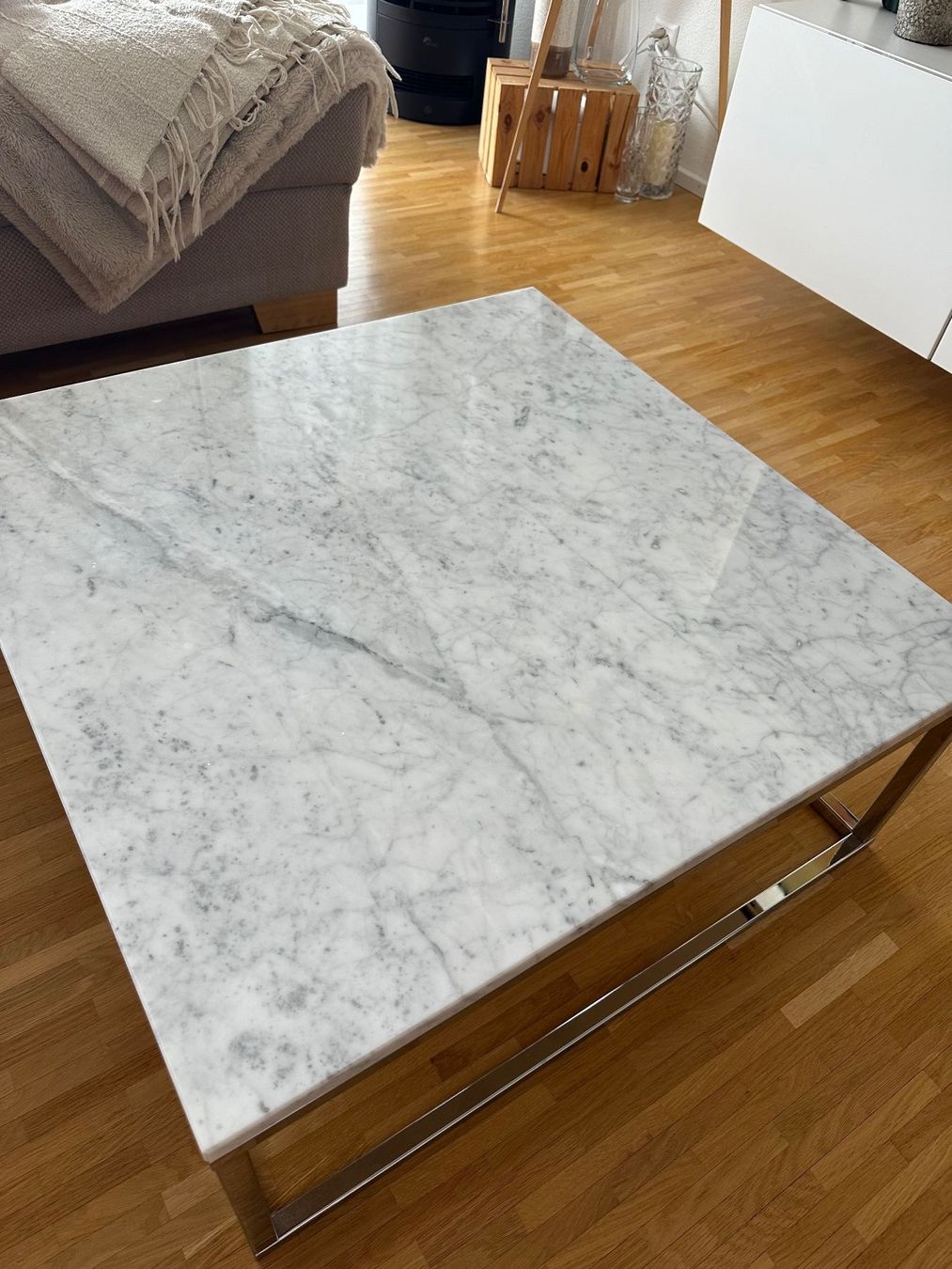 Livique Tavoli: Echter Marmor Couchtisch – Usato da Pratteln venduto da iit_l62p 1