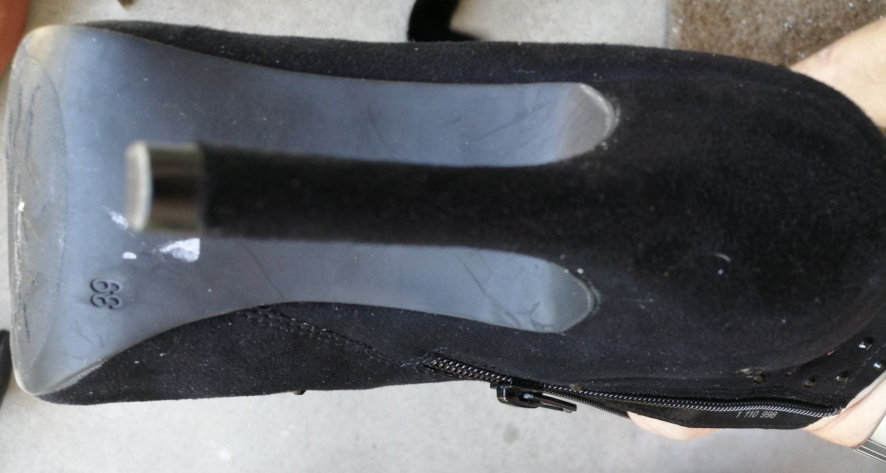 Scarpe da donna: Stiefeletten mit Steinen, schwarz, Grösse 39 – Usato da Schaffhausen venduto da Domifran 3