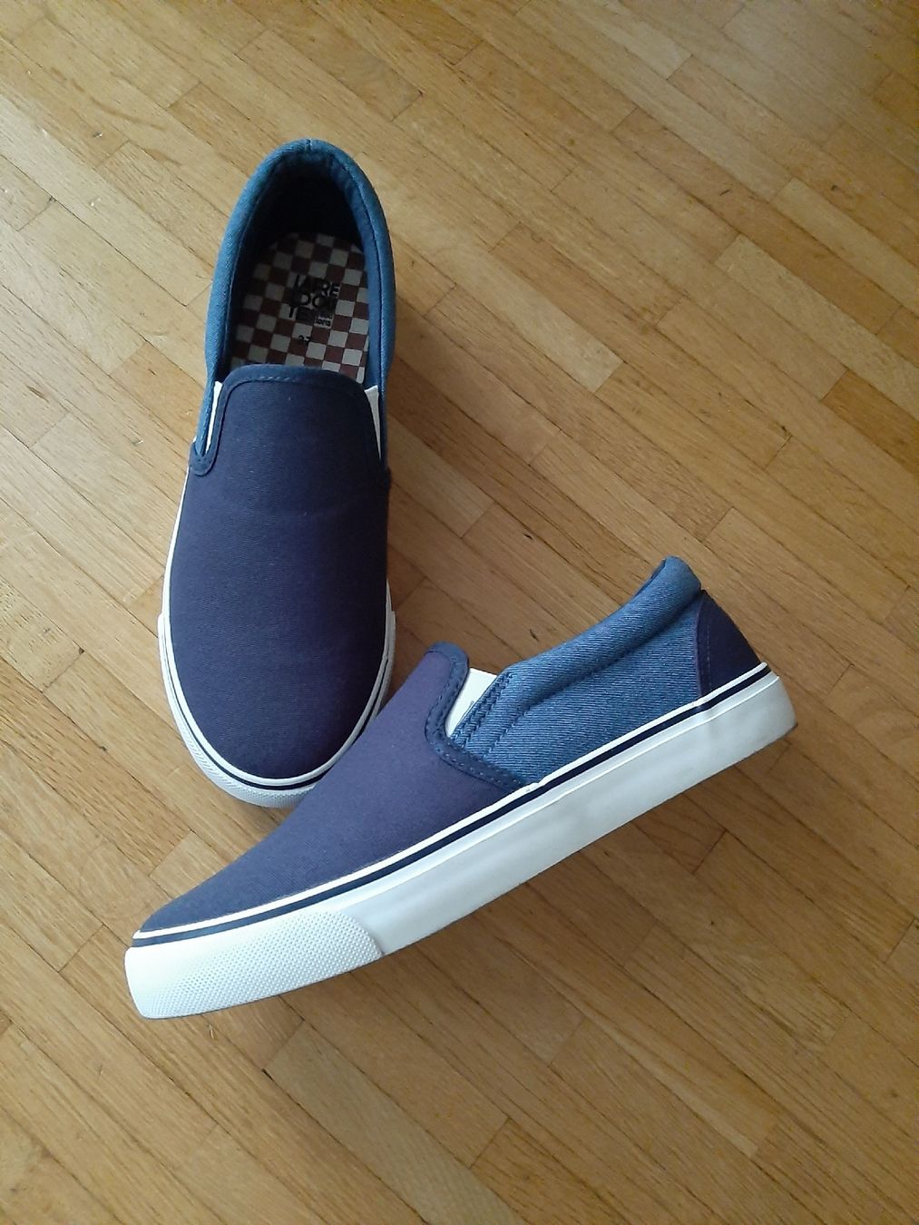 Chaussures garçon: Chaussures  Bleues Taille 37  – Neuf (Voir description) à Petit-Lancy par pecaesculca 1