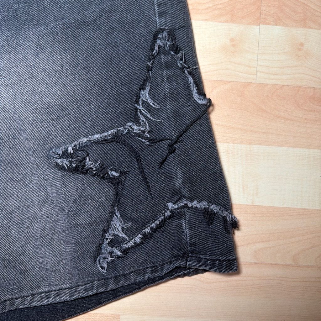 Pantaloni: Denim Star Shorts - Grunge Style - Size Medium/Large – Usato da St. Gallen venduto da ber_82p9 2