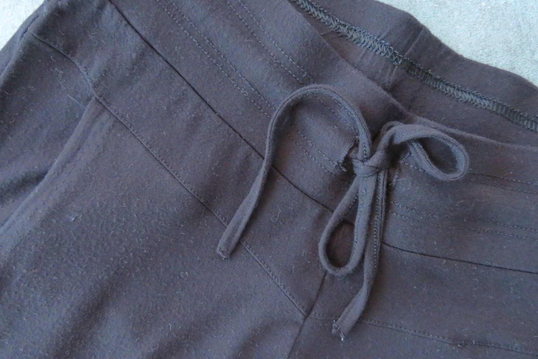 Hosen: Perform Jogginghose Grösse 36 – Gebraucht aus Wil ZH von Tamagy 1