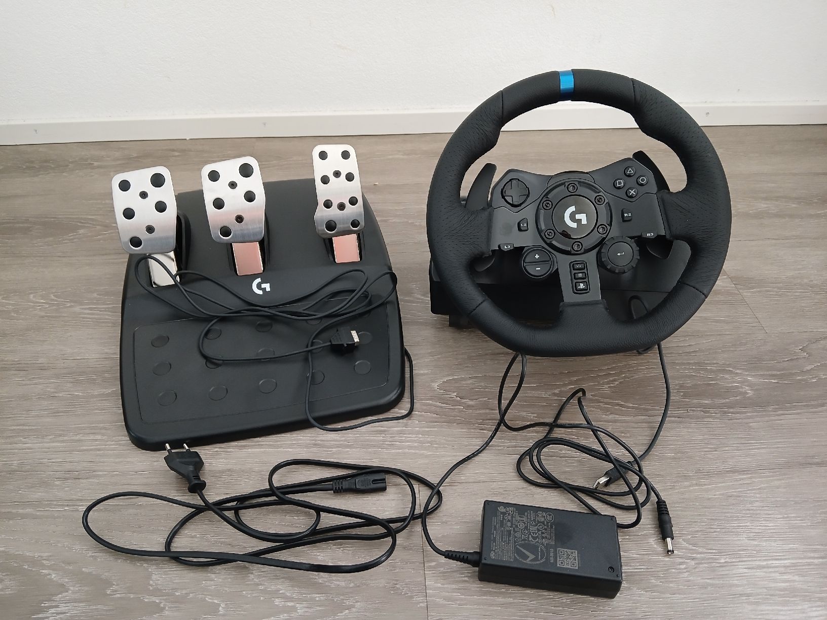 Steuerung: Logitech G923 Racing Wheel and Pedals – Neu und originalverpackt aus Niederbüren von HardStorm 3