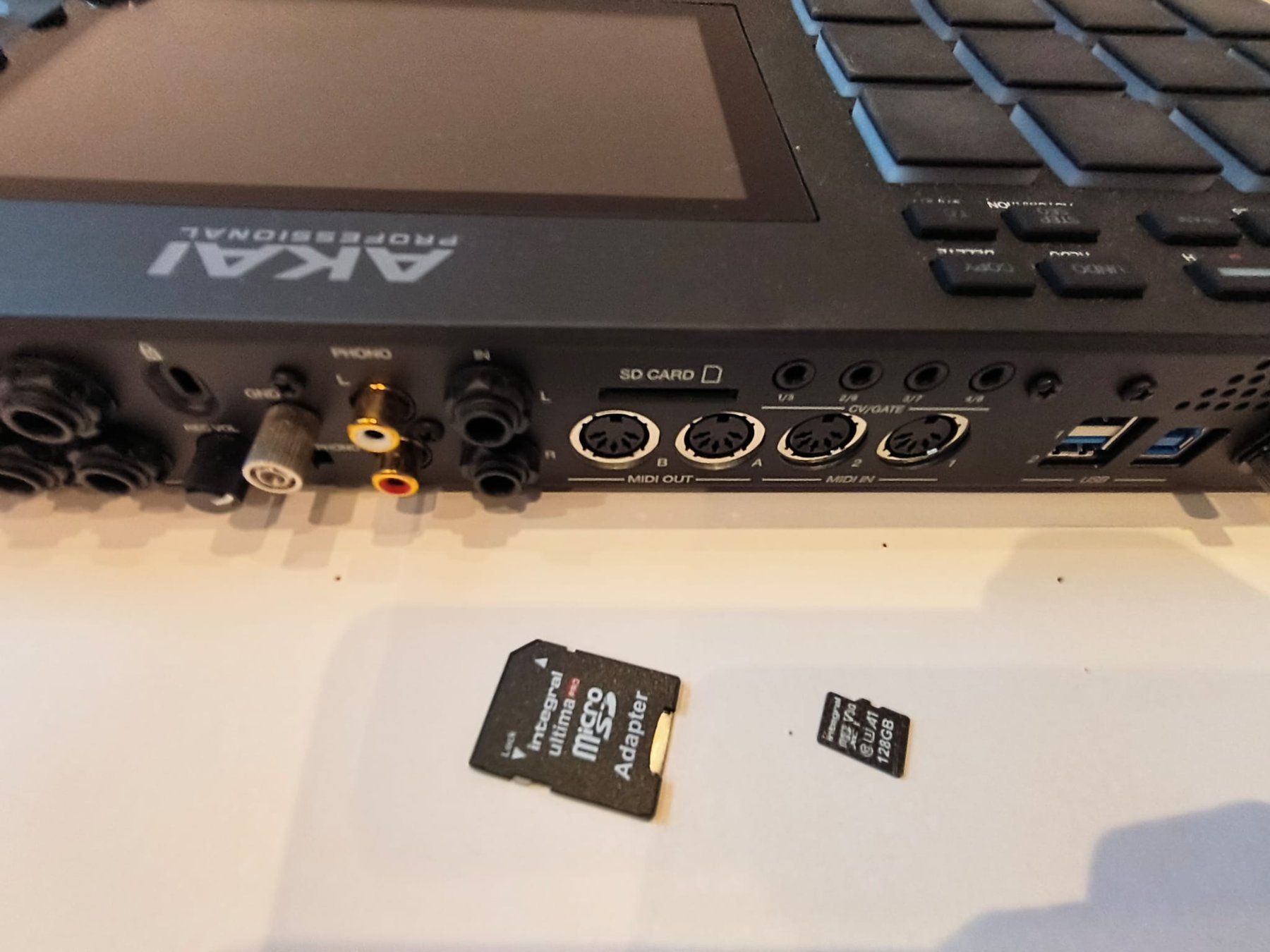 Akai Strumenti musicali: AKAI MPCII Live Neuwertig – Usato da Ennetbaden venduto da Monoclone 3