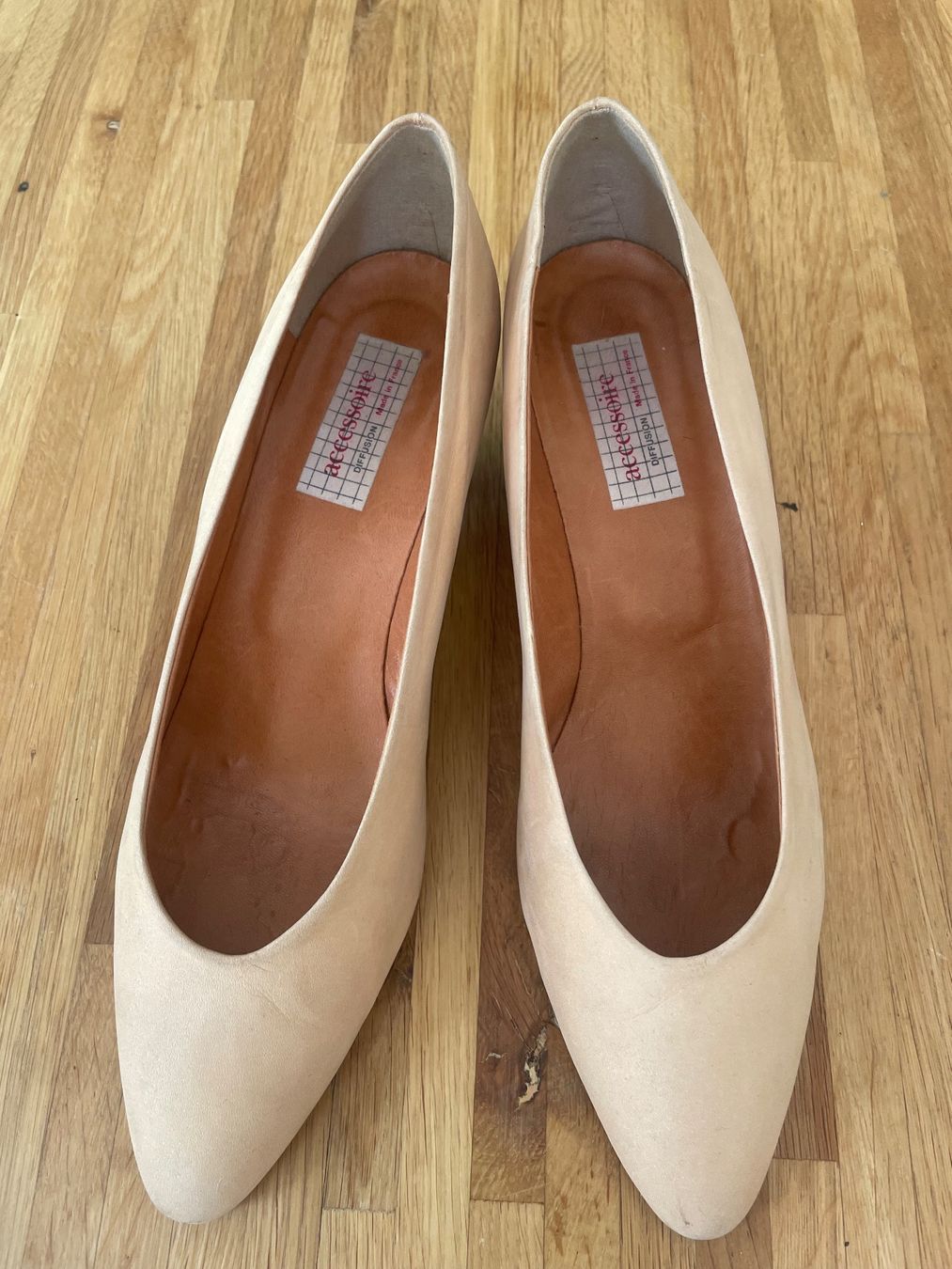 Chaussures femmes: Escarpins beiges daim, taille 40 – D'occasion à Troinex par NadineUK 4