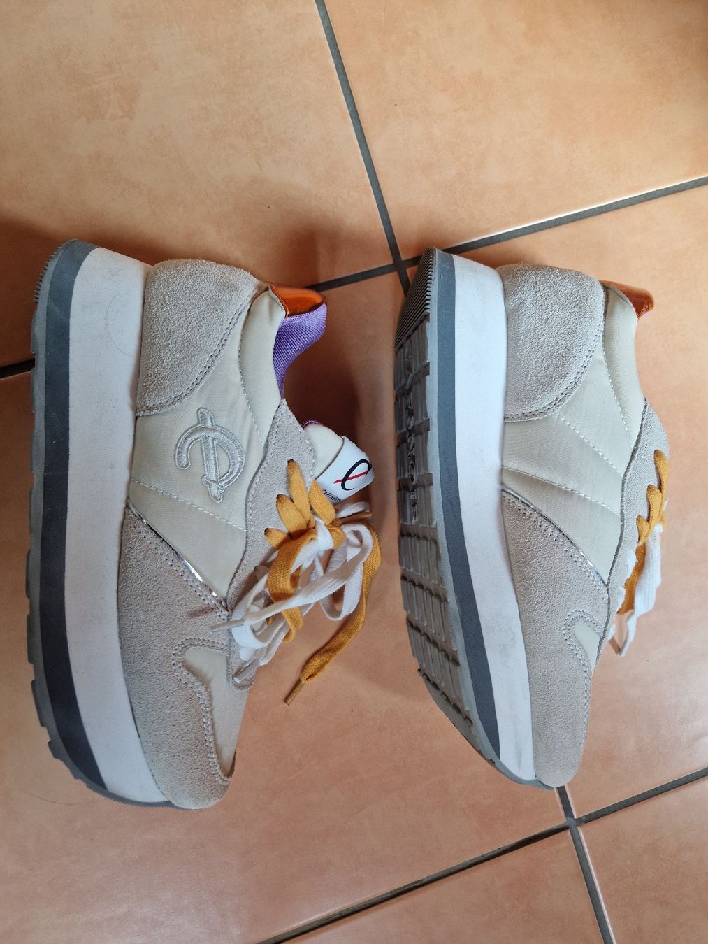 Scarpe da donna: Cafènoir Sneaker beige 38 – Usato da Lichtensteig venduto da Cocabana_16 4