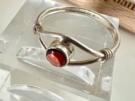 Zarter Silberring Granat handgefertigt, meisterpunziert G 53