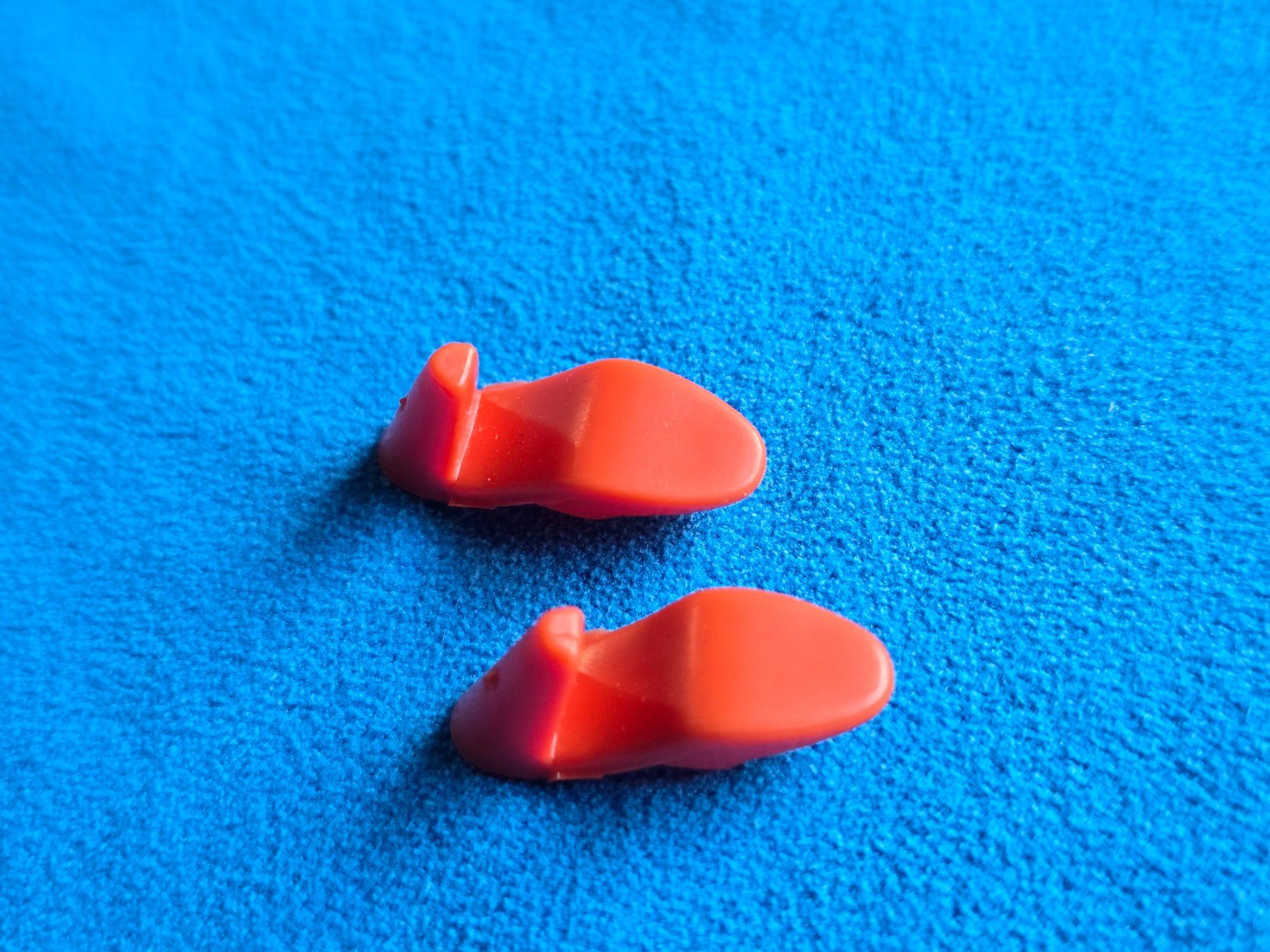 Bambole: Chaussures poupée Barbie rouge – Usato da versoix venduto da moonkey02 2