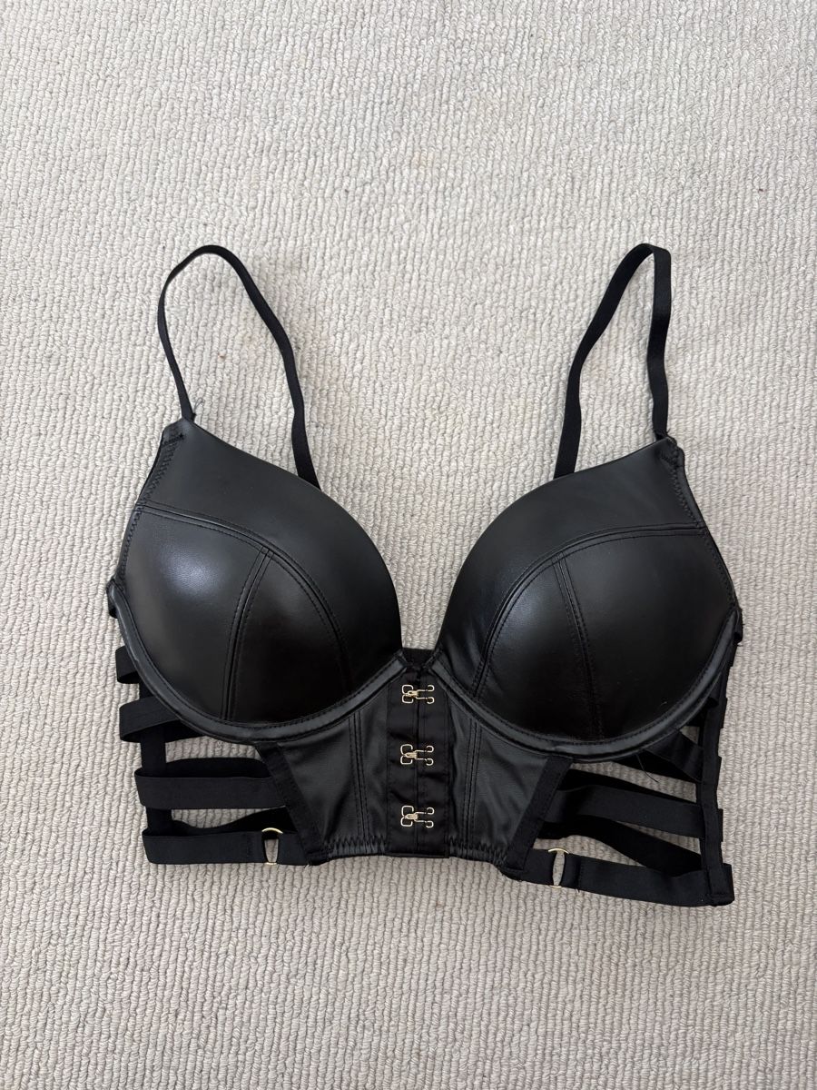Autres dessous: BH C75 Push-Up Bra Schwarz – D'occasion à St. Moritz par tinaxy_
