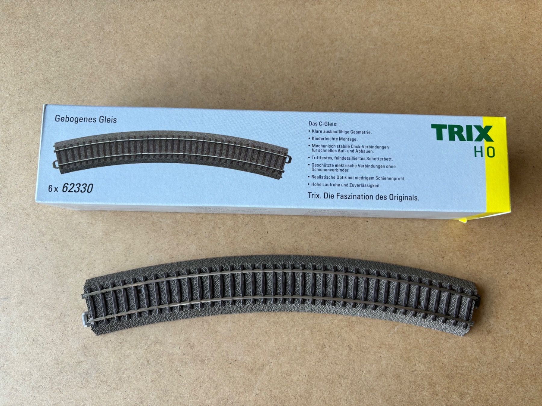 Trix Modellini di ferrovie: Trix 62330 Gebogenes Gleis R3 – Nuovo e nell'imballaggio originale da Hauterive NE venduto da eriamch