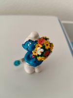 Schlumpf mit Blumenstrauss