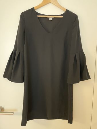 Schwarzes H&M Kleid Gr. 40 Glockenärmel Elegant 👗