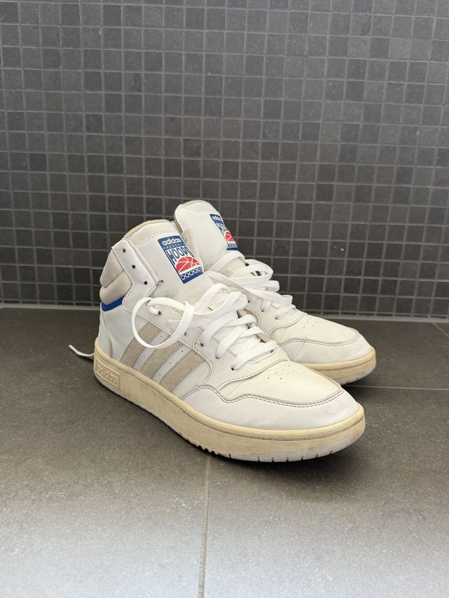Adidas Chaussures hommes: Adidas Hoops Sneaker Grösse 41 1/3 – D'occasion à Rüfenacht BE par lis_rc6n