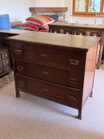 Commode ancienne en bois massif - Élégance et rangement