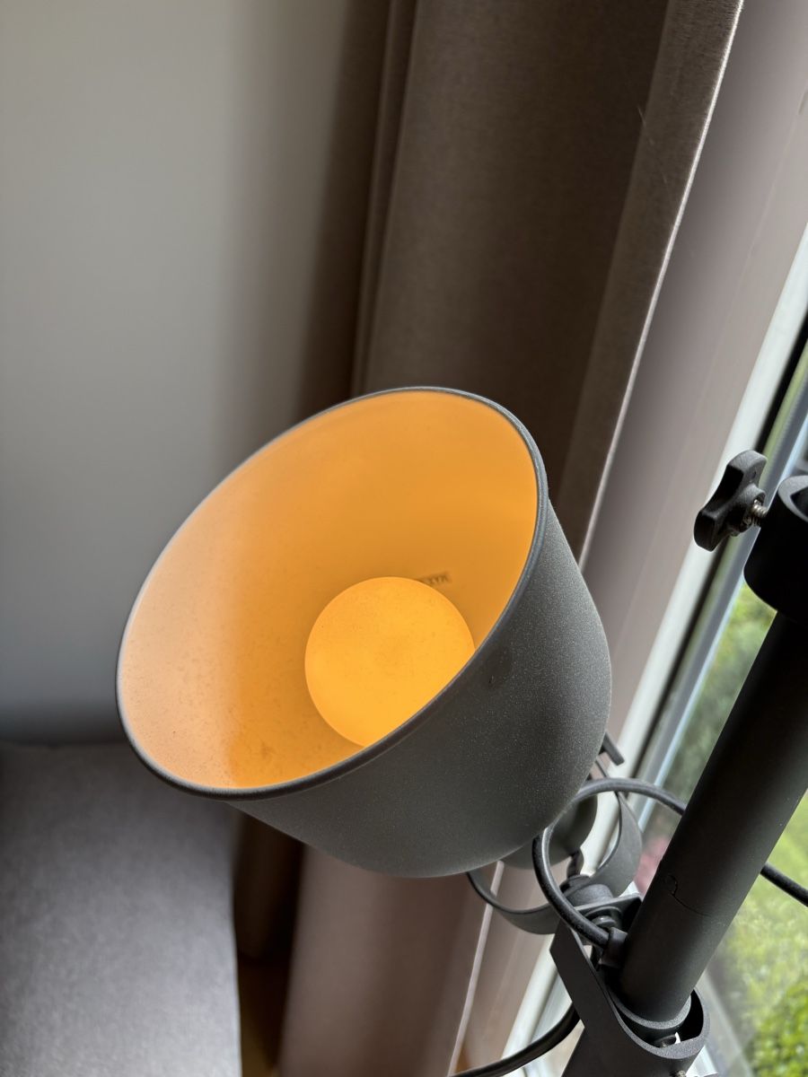 Lampade: LED Stehlampe dimmbar + Farbwechsel – Usato da St. Gallen venduto da Baao 1