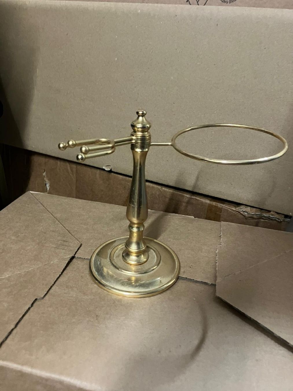 Altro in Decorazioni & Accessori: Supporto in metallo per attrezzi da rasatura – Usato da Melano venduto da H-Sara 1