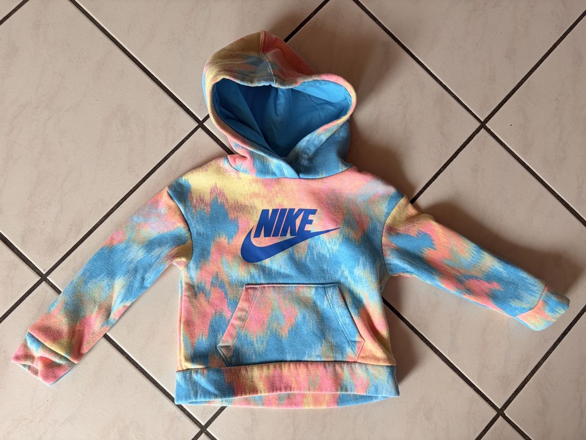 Nike Pullover & Sweatshirts: Nike Pullover Grösse 92/98 – Gebraucht aus Wangen b. Olten von na_wal