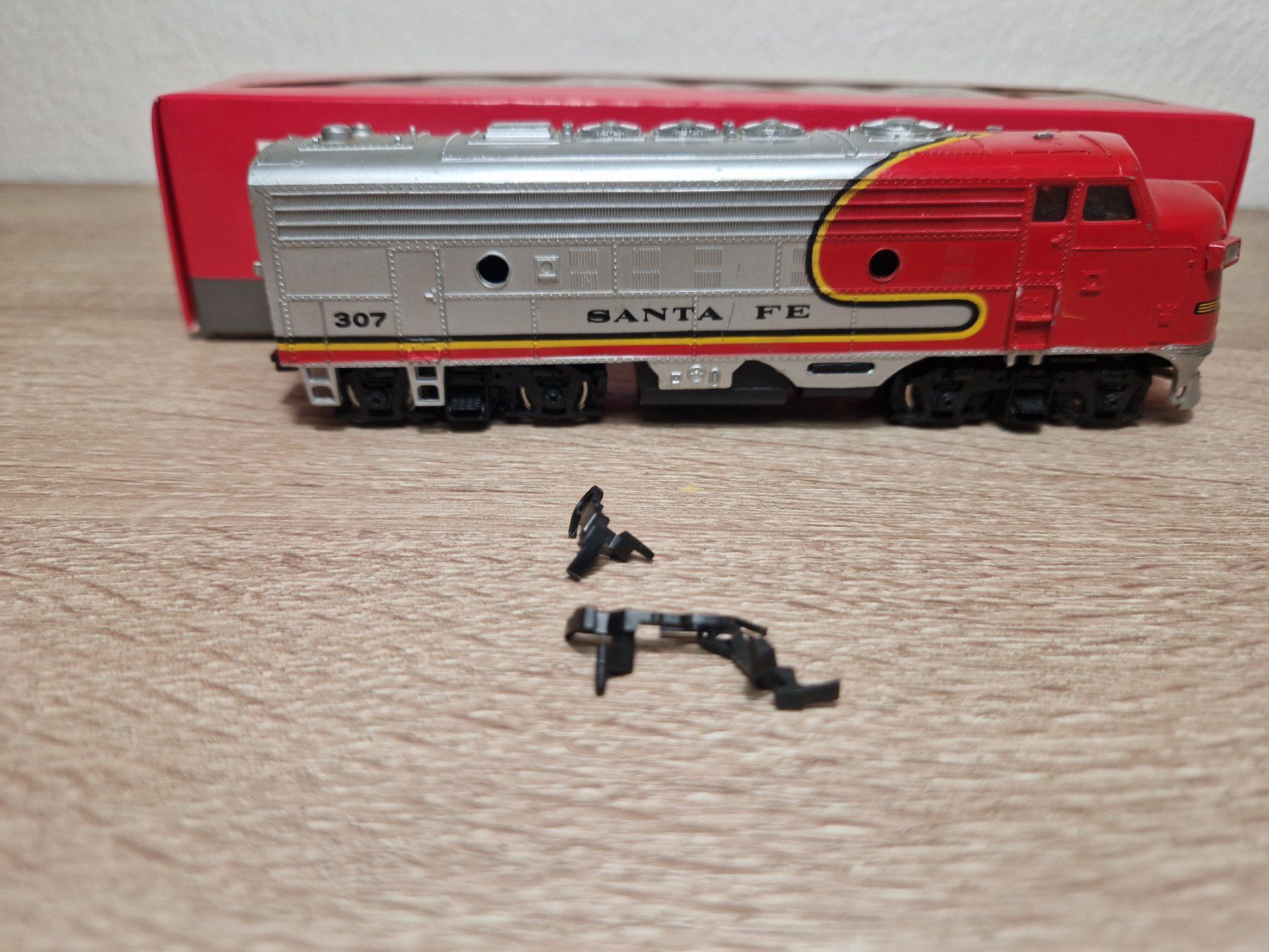 Modellini di ferrovie: Bachmann Diesellok Santa Fe H0 – Usato da St-Aubin-Sauges venduto da tantome 5