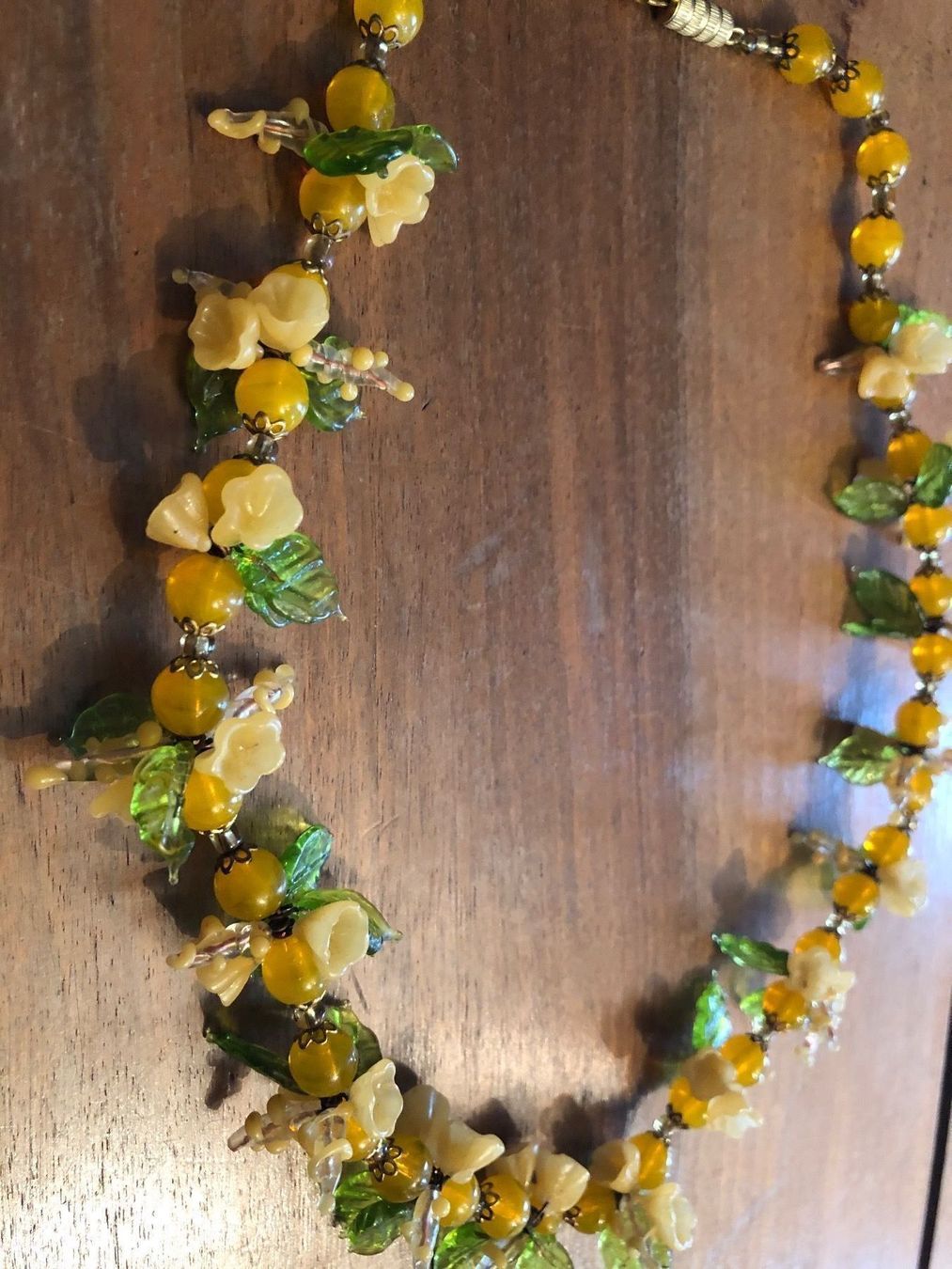 Catenine: GABLONZER GLASBLÜTEN Collier.Gelb farben – Nuovo (secondo la descrizione) da Wald ZH venduto da mlnt 3