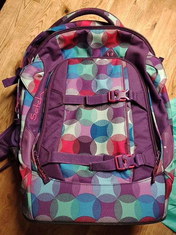 Satch Borse & Zaini: Satch Schulrucksack mit passendem Regenschutz – Usato da Sargans venduto da mel_8yph 1