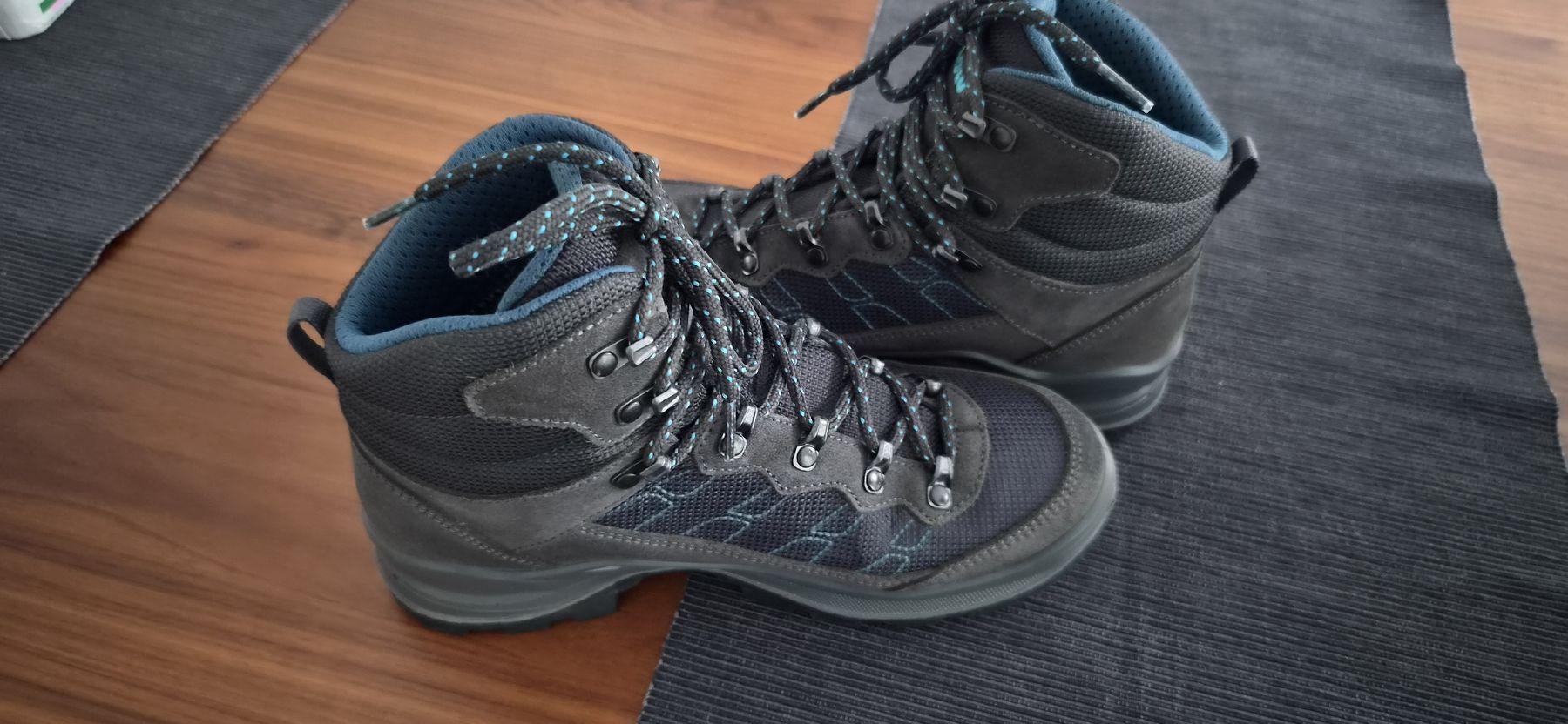 Lowa Chaussures femmes: Lowa Taurus Pro GTX Mid WS Wanderschuhe Grösse 38 – D'occasion à mollis par Aragarn99 1