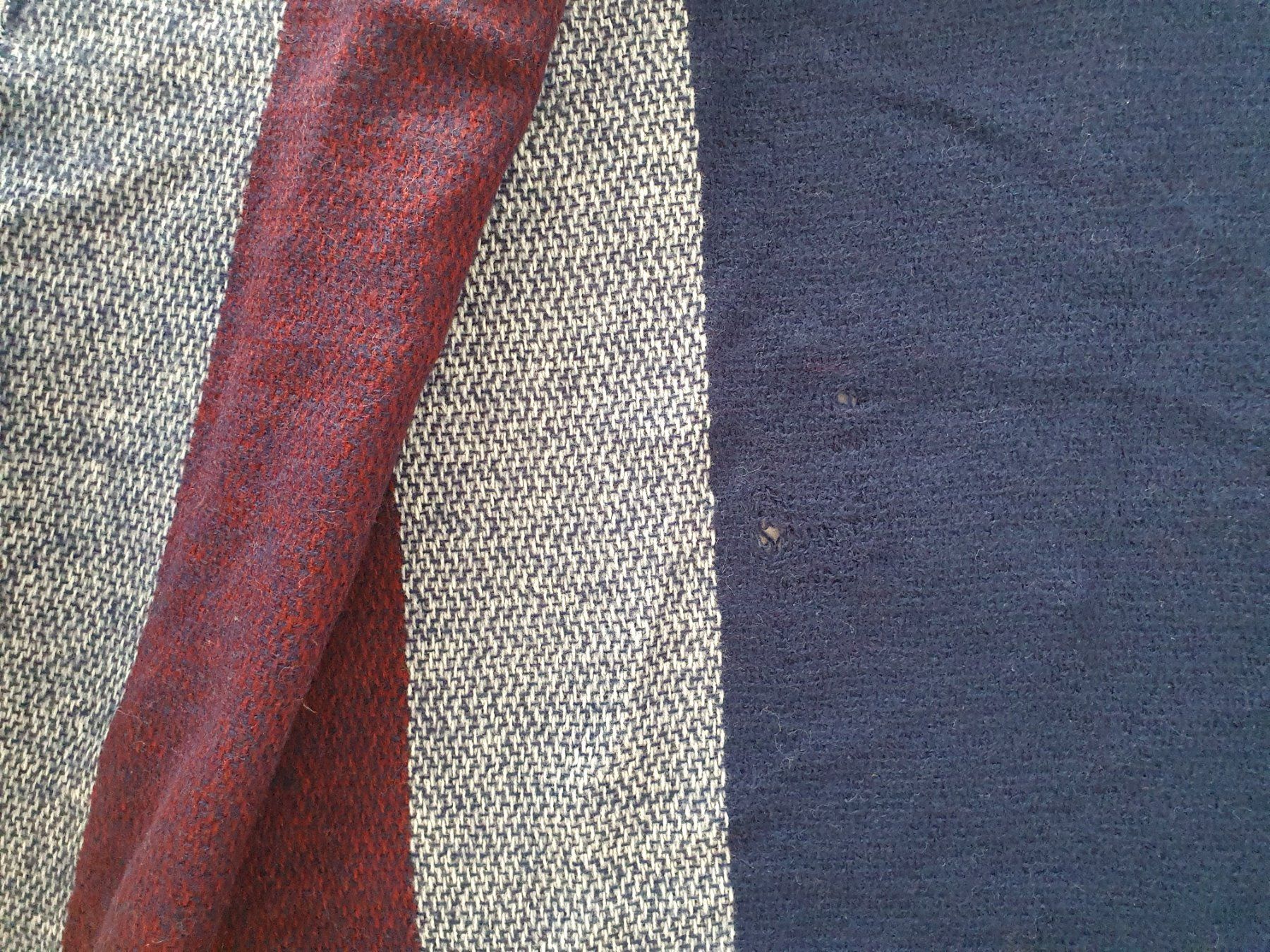 Foulard & Sciarpe: Schal blau/rot/weiss weich Winter/Herbst – Usato da Wetzikon ZH venduto da FundusFuchs 2