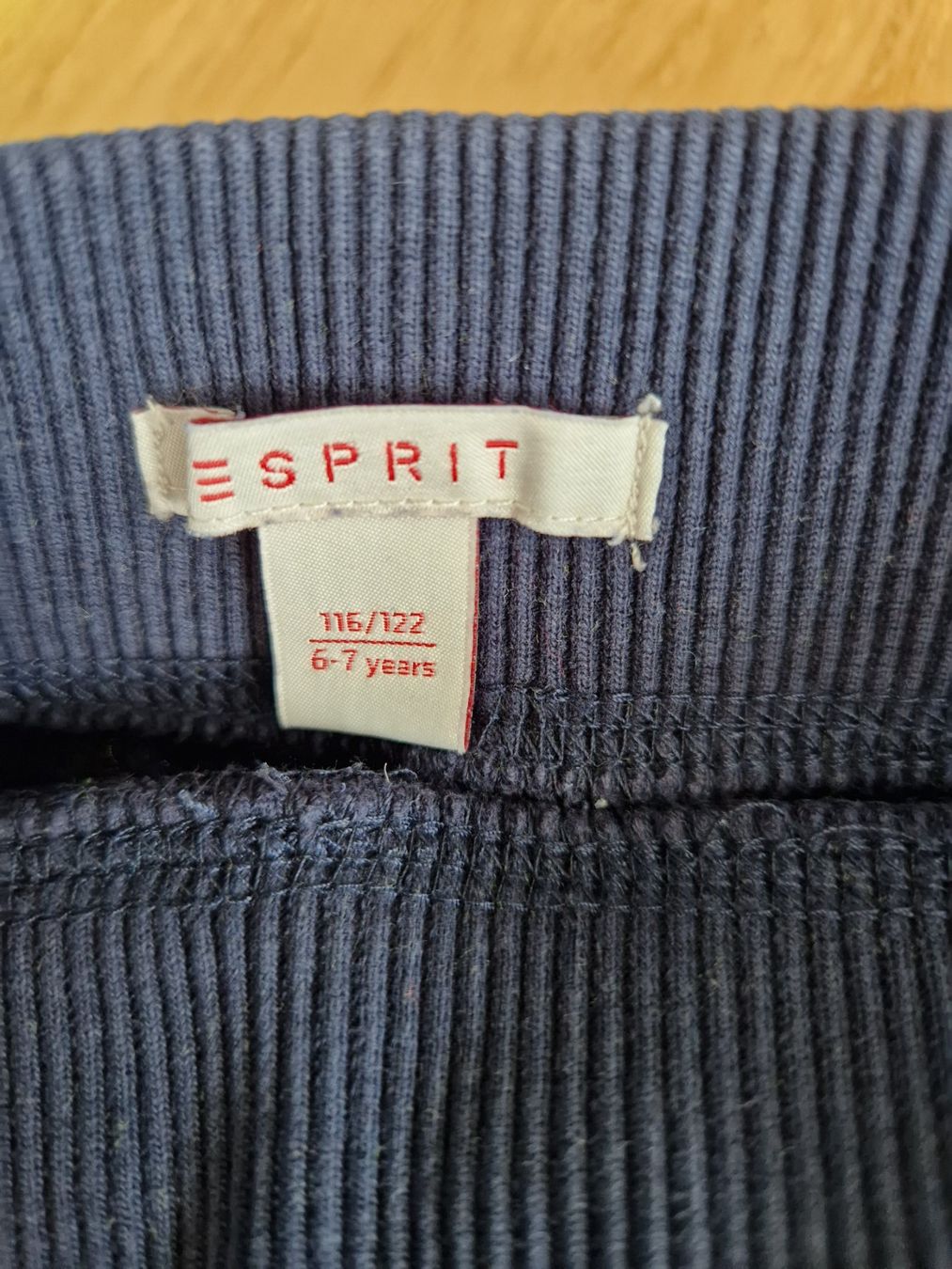 Esprit Pantaloni: Trainerhose Gr. 116/122 Esprit – Usato da Davos-Dorf venduto da Bpelikan 3